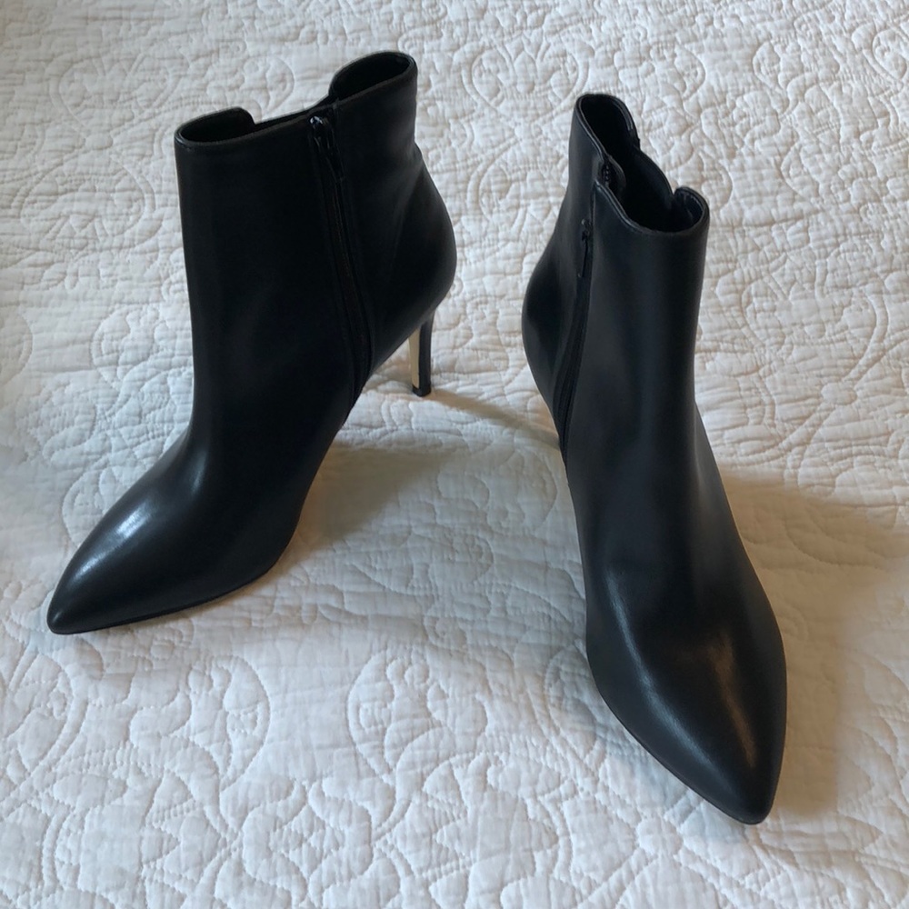 Express Black Booties, Size 9 🎉🎊